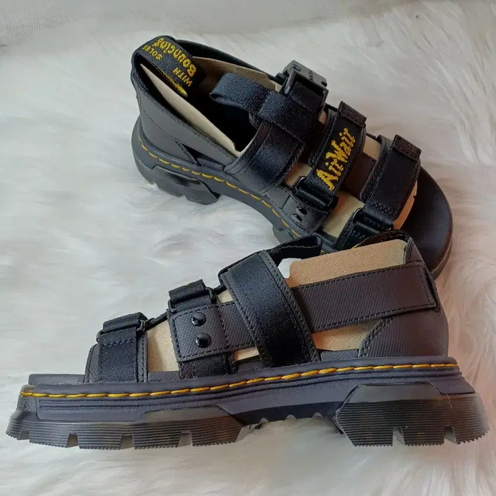 [BUNJANG] Dr. Martens Pearson Sandals / 닥터마틴 여성 여름 샌들 피어슨 블랙