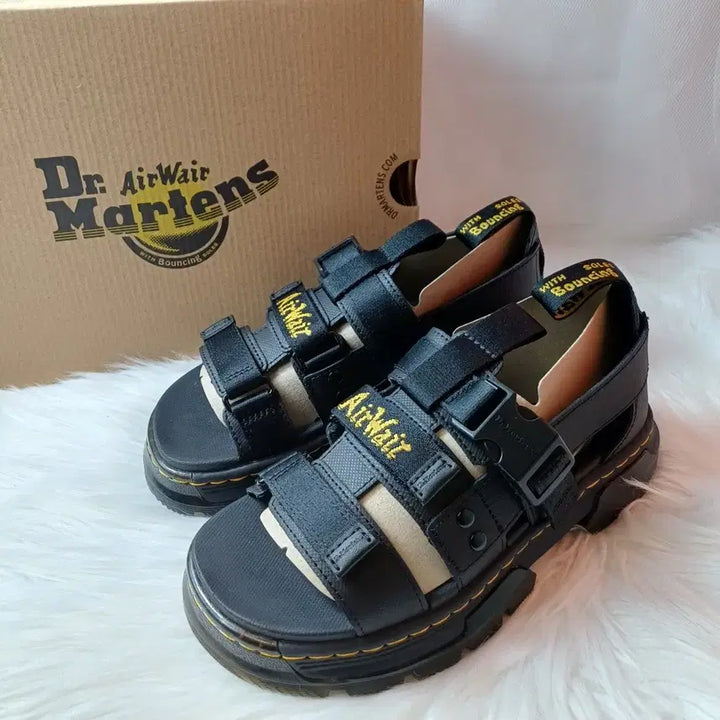 [BUNJANG] Dr. Martens Pearson Sandals / 닥터마틴 여성 여름 샌들 피어슨 블랙