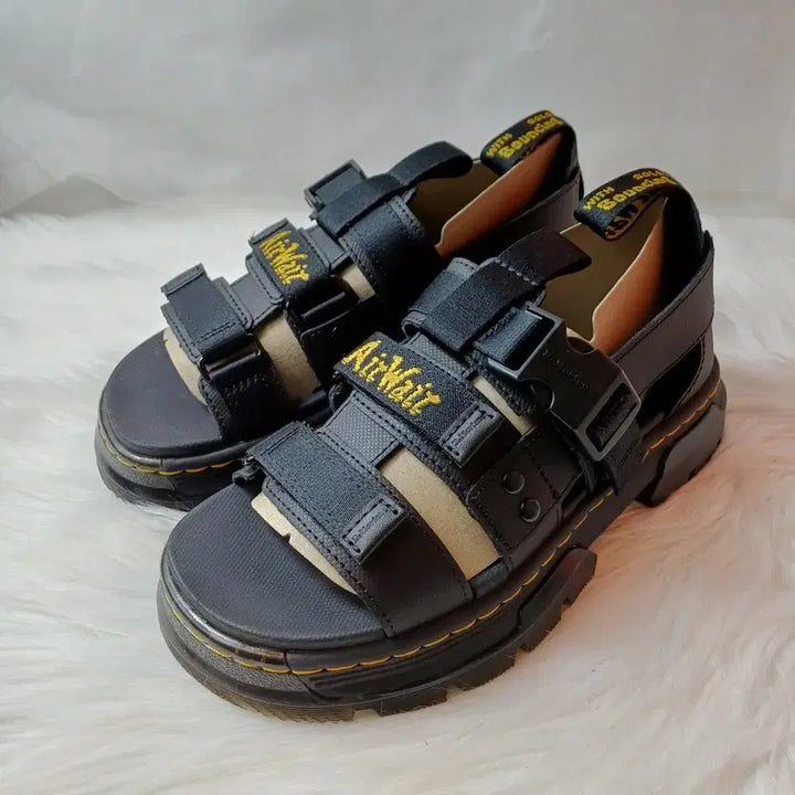 [BUNJANG] Dr. Martens Pearson Sandals / 닥터마틴 여성 여름 샌들 피어슨 블랙