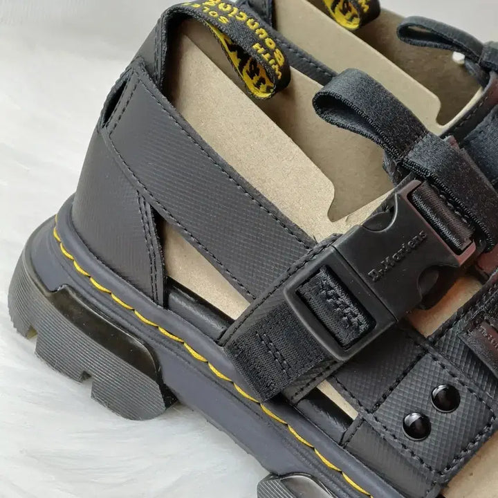 [BUNJANG] Dr. Martens Pearson Sandals / 닥터마틴 여성 여름 샌들 피어슨 블랙