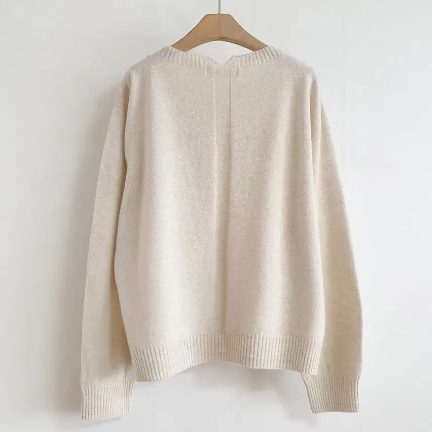 [SOLD OUT] (새상품) 봄신상 캐시미어 홀가먼트 트임 라운드 니트 모티브 오트밀