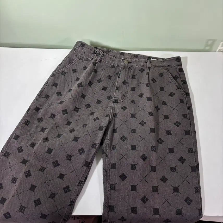 [BUNJANG] Unknown Semi-Wide Argyle Denim Pants / S 어널로이드 세미와이드 아가일 흑청 데님팬츠