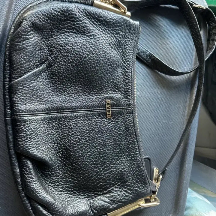 [BUNJANG] KYLIE Black Leather Crossbody Bag / KYLIE 블랙 가죽 크로스백