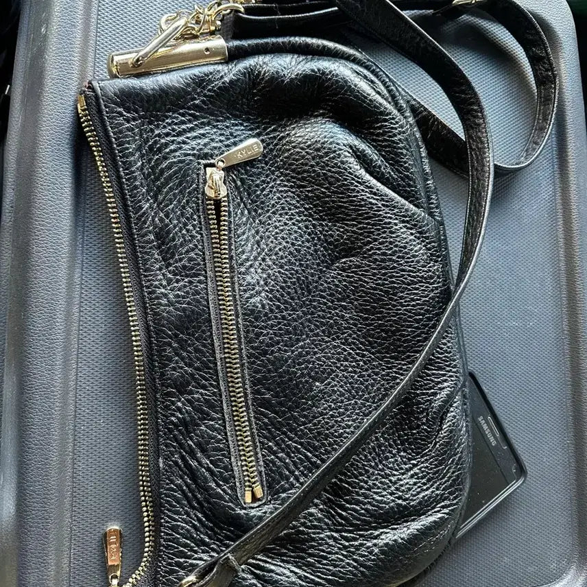 [BUNJANG] KYLIE Black Leather Crossbody Bag / KYLIE 블랙 가죽 크로스백