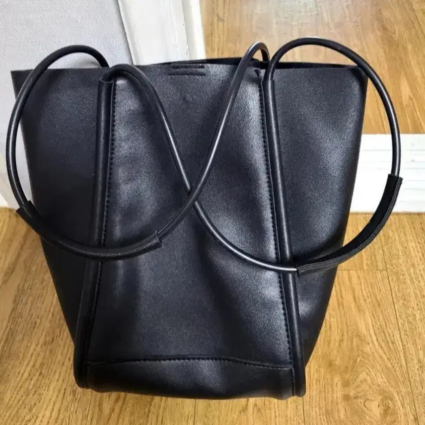 [BUNJANG] Black Leather Tote Shoulder Bag / 블랙 가죽 토트백 숄더백 스타일