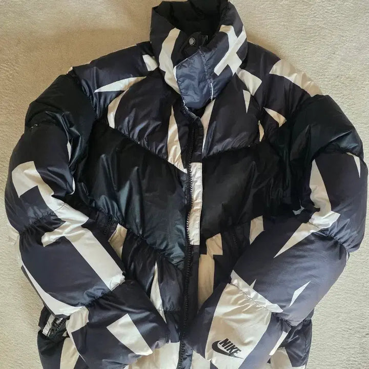 [BUNJANG] Nike Black White Pattern Padded Jacket / 나이키 블랙 화이트 패턴 패딩