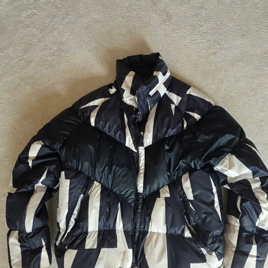 [BUNJANG] Nike Black White Pattern Padded Jacket / 나이키 블랙 화이트 패턴 패딩