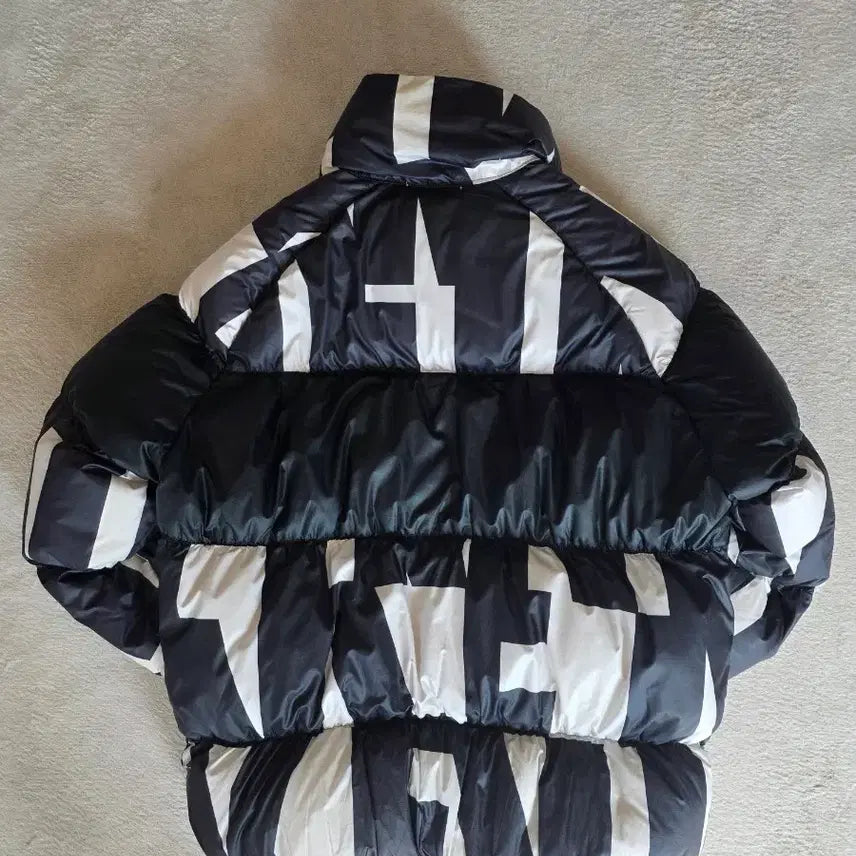 [BUNJANG] Nike Black White Pattern Padded Jacket / 나이키 블랙 화이트 패턴 패딩