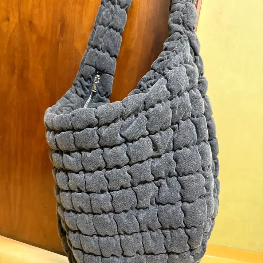 [BUNJANG] COS Quilted Crossbody Bag Grey Denim / COS 코스 퀼팅 크로스바디 가방 그레이 데님