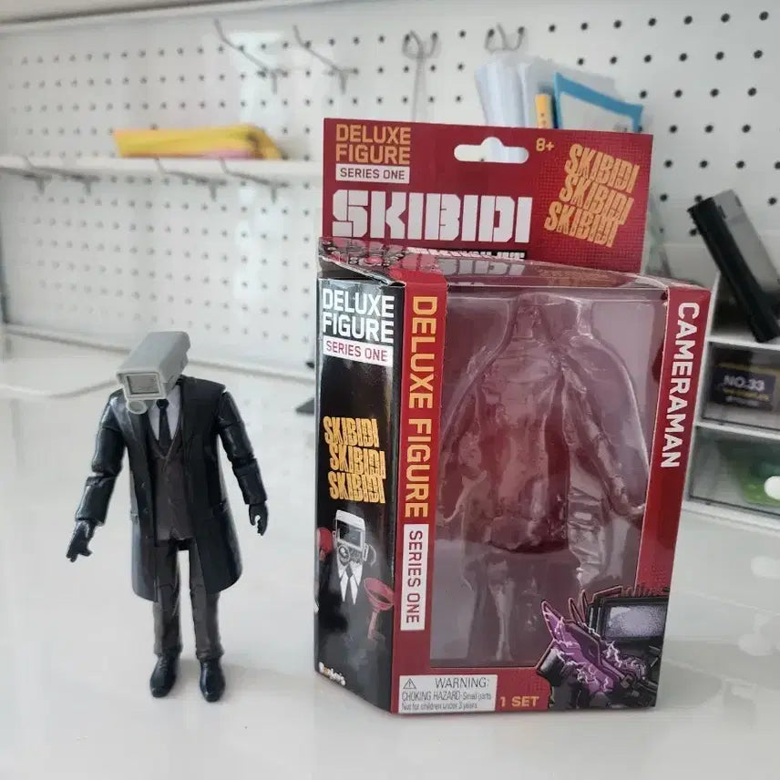 [BUNJANG] Skibidi Toilet Cameraman Deluxe Figure / 스키비디 딜럭스 피규어 - 카메라맨