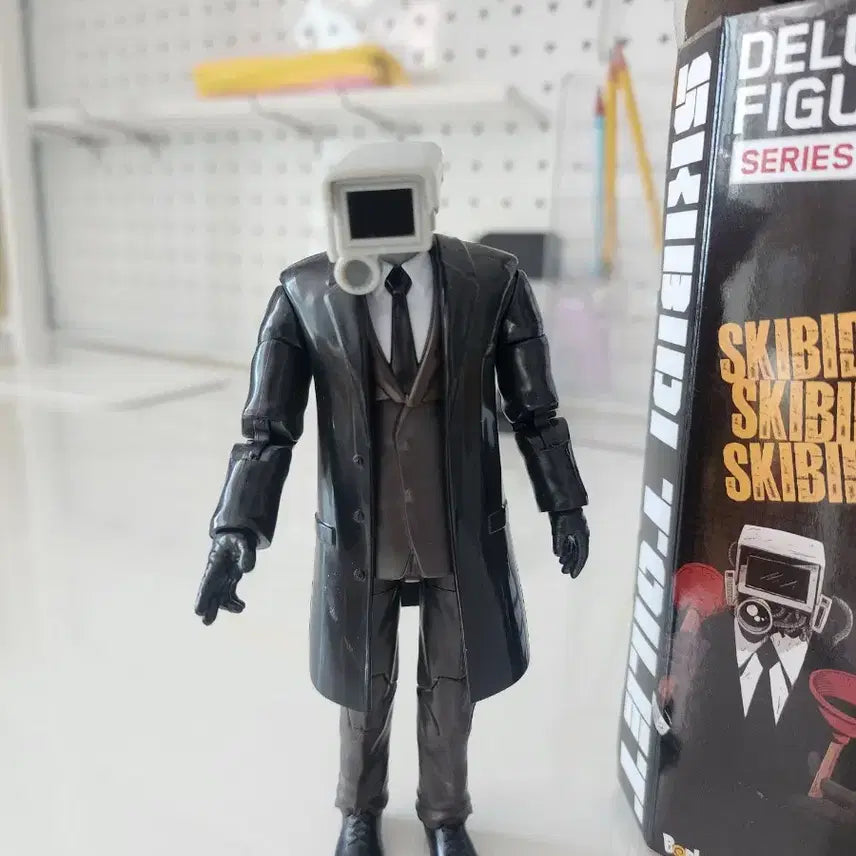 [BUNJANG] Skibidi Toilet Cameraman Deluxe Figure / 스키비디 딜럭스 피규어 - 카메라맨