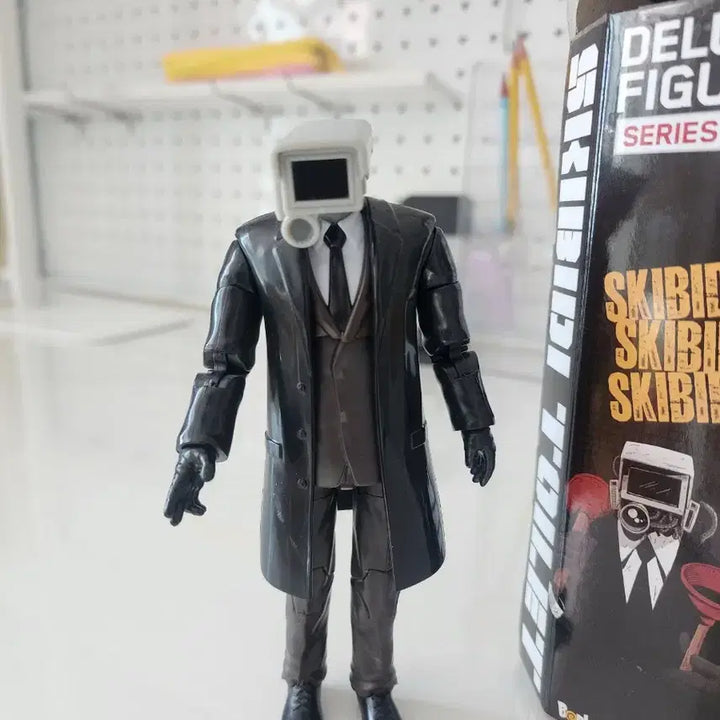 [BUNJANG] Skibidi Toilet Cameraman Deluxe Figure / 스키비디 딜럭스 피규어 - 카메라맨
