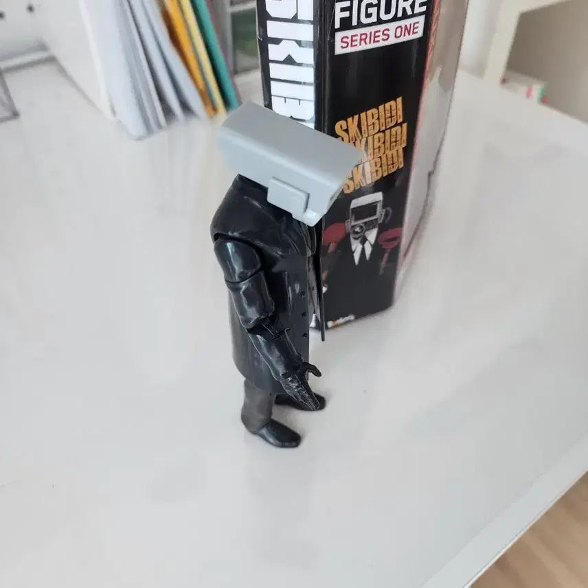 [BUNJANG] Skibidi Toilet Cameraman Deluxe Figure / 스키비디 딜럭스 피규어 - 카메라맨