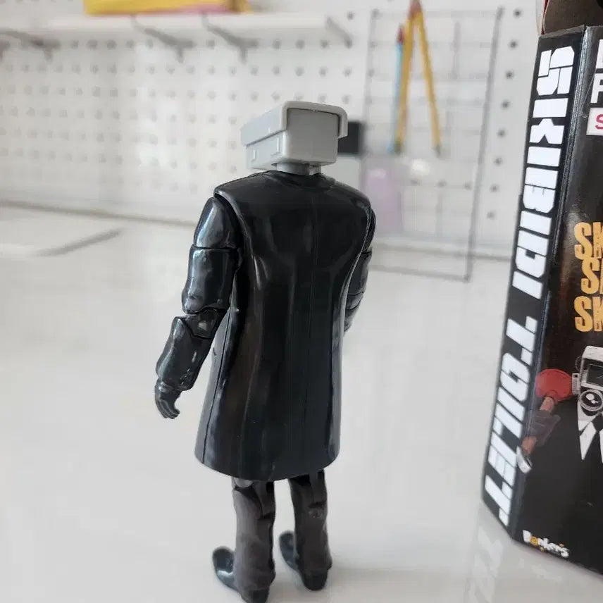 [BUNJANG] Skibidi Toilet Cameraman Deluxe Figure / 스키비디 딜럭스 피규어 - 카메라맨