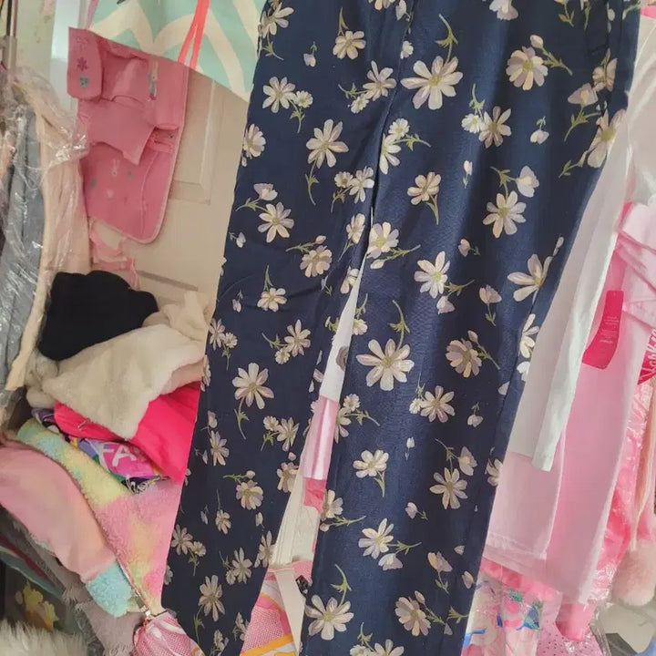 [BUNJANG] Floral Pattern Women's Pants / 수입네이비 플라워 패턴 여성 바지