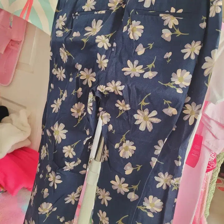 [BUNJANG] Floral Pattern Women's Pants / 수입네이비 플라워 패턴 여성 바지
