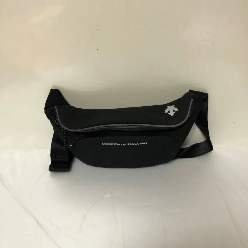 [BUNJANG] Unknown Item Descente Hip Sack / 데상트 힙색@9914