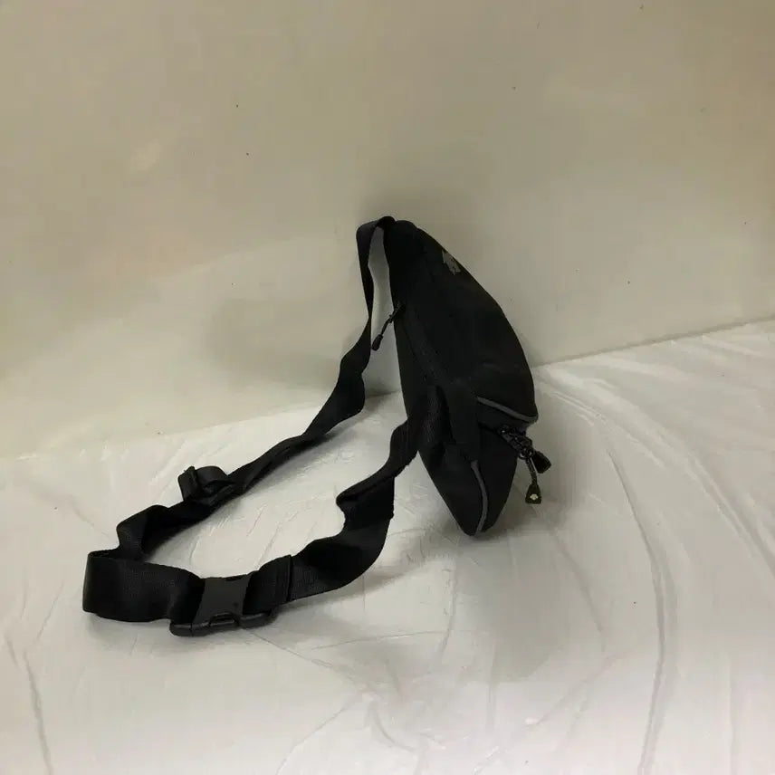 [BUNJANG] Unknown Item Descente Hip Sack / 데상트 힙색@9914