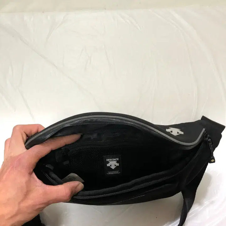 [BUNJANG] Unknown Item Descente Hip Sack / 데상트 힙색@9914