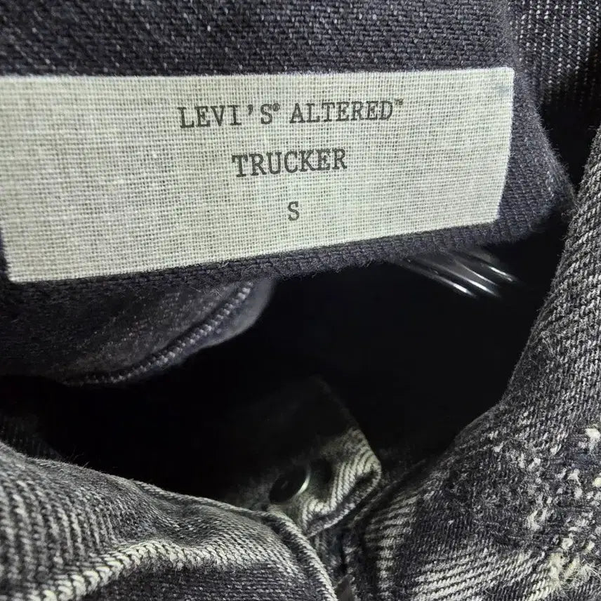 [BUNJANG] Levi's Black Denim Trucker Jacket (1705) / 리바이스 블랙 데님 트러커 자켓 (1705)