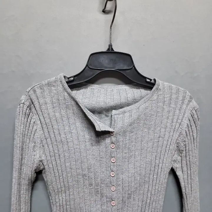 [BUNJANG] Ribbed Button Knit / 골지 단추 니트
