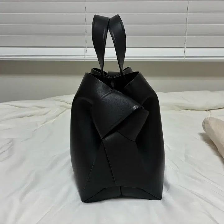 [BUNJANG] Acne Studios Musubi Tote Bag (Medium, Black) / 아크네 스튜디오 무스비 토트백 미디사이즈 블랙