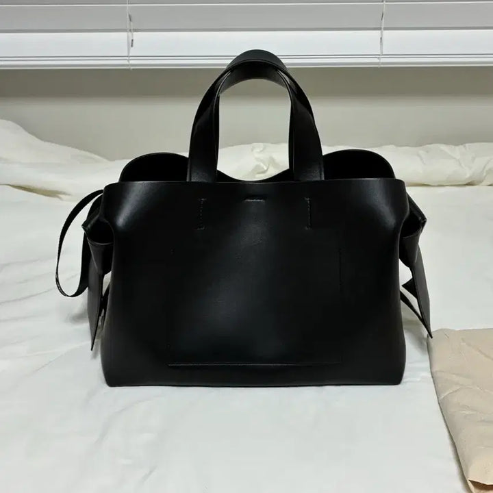 [BUNJANG] Acne Studios Musubi Tote Bag (Medium, Black) / 아크네 스튜디오 무스비 토트백 미디사이즈 블랙