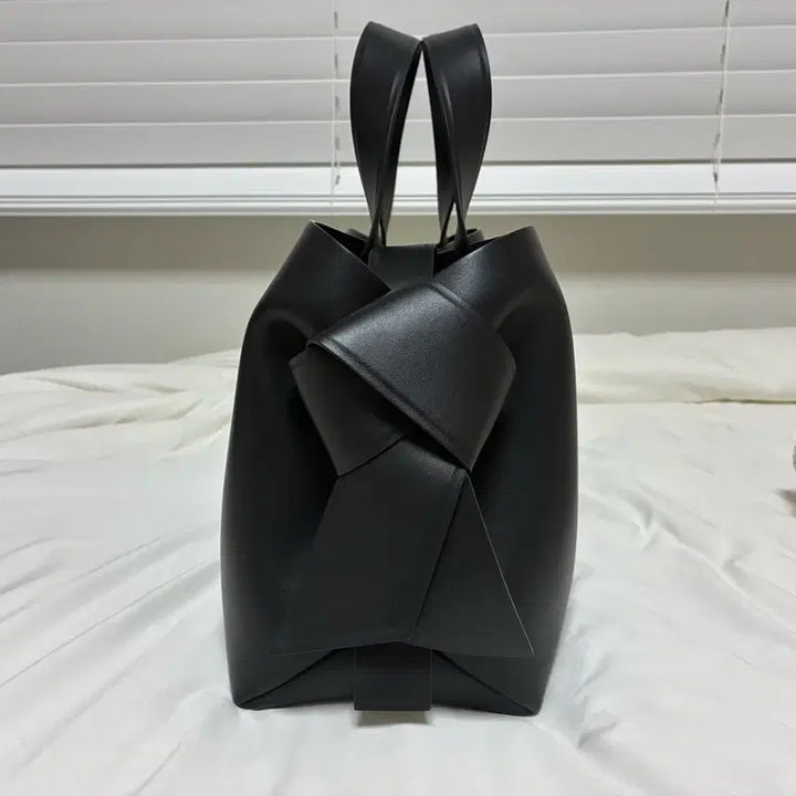 [BUNJANG] Acne Studios Musubi Tote Bag (Medium, Black) / 아크네 스튜디오 무스비 토트백 미디사이즈 블랙