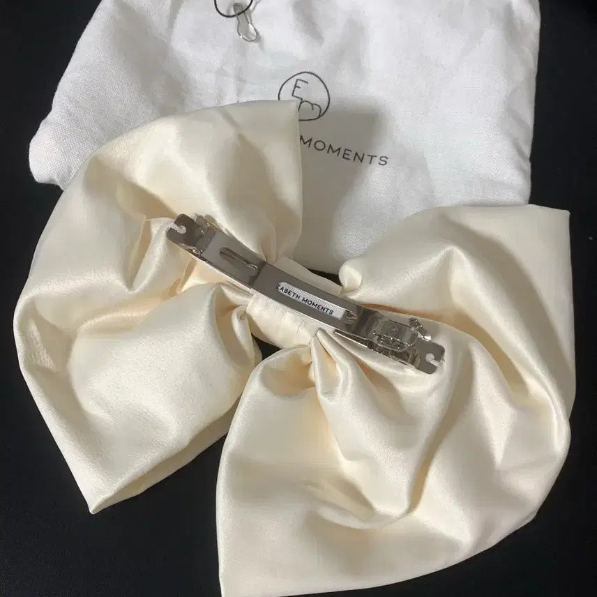[BUNJANG] Elizabeth Moment Silk Ribbon Pin / 엘리자베스모먼트 실크 리본 핀