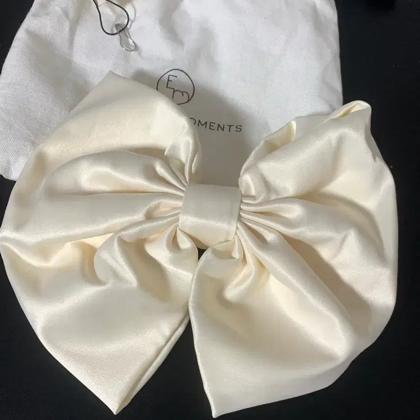 [BUNJANG] Elizabeth Moment Silk Ribbon Pin / 엘리자베스모먼트 실크 리본 핀