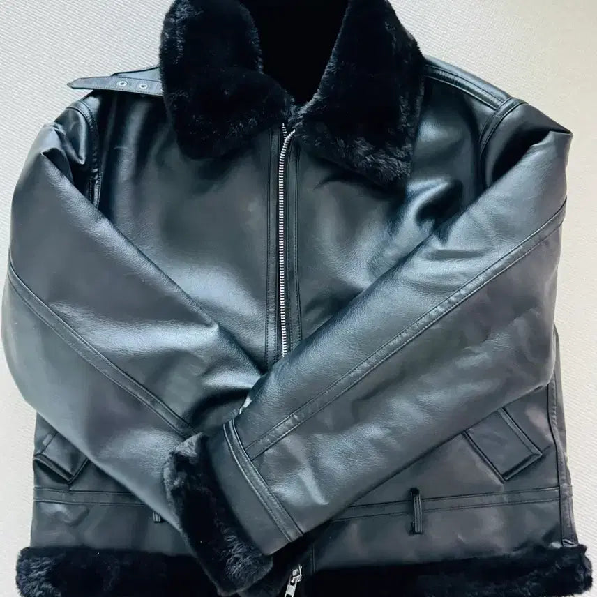 [BUNJANG] Ront Black L / 론트 무스탕 블랙 L