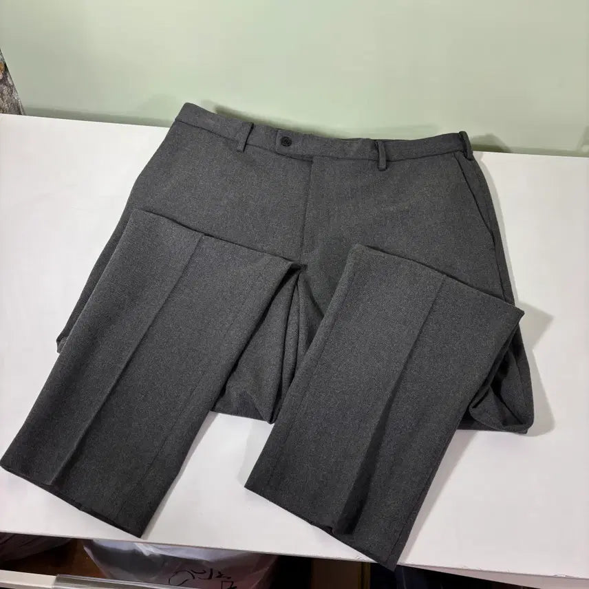 [BUNJANG] Uniqlo Gray Tapered Fit Slacks / 36-37 유니클로 히트텍 그레이 테이퍼드핏 슬랙스