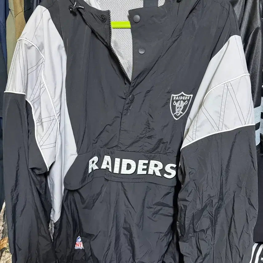 [BUNJANG] New Era Oakland Raiders Windbreaker Jacket / 뉴에라 오클랜드 레이더스 윈드 브레이커 아노락 재킷