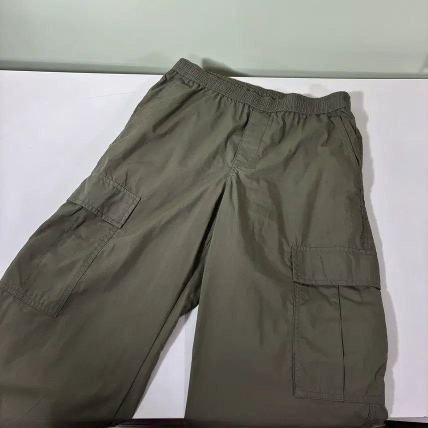 [BUNJANG] Uniqlo Khaki Nylon Cargo Pants / S 유니클로 카키 나일론 카고팬츠