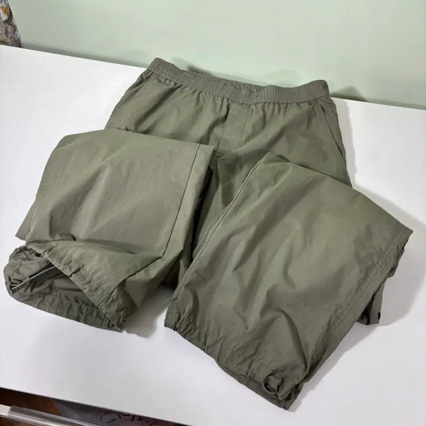 [BUNJANG] Uniqlo Khaki Nylon Cargo Pants / S 유니클로 카키 나일론 카고팬츠