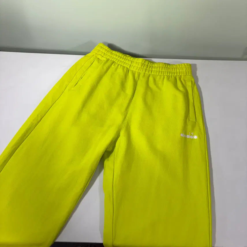 [BUNJANG] Diadora Fluorescent Sweat Jogger Pants / S 디아도라 형광 스웻 조거팬츠