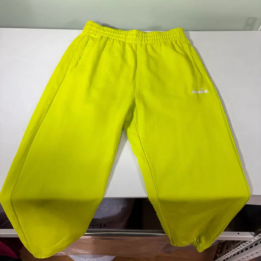[BUNJANG] Diadora Fluorescent Sweat Jogger Pants / S 디아도라 형광 스웻 조거팬츠