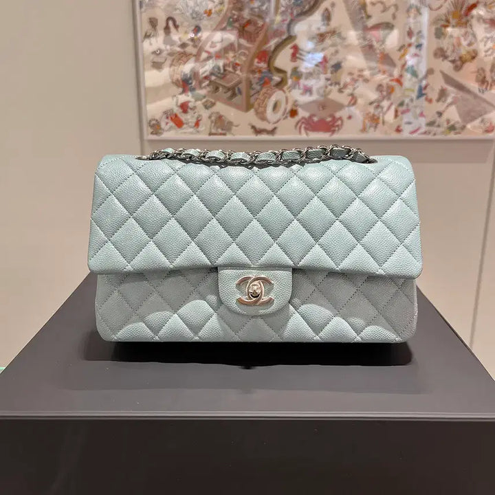[BUNJANG] Chanel Classic Flap Medium Sky Blue Silver Hardware Bag / 샤넬 클래식 플랩백 미디움 캐비어 스킨 스카이블루 하늘색 은장