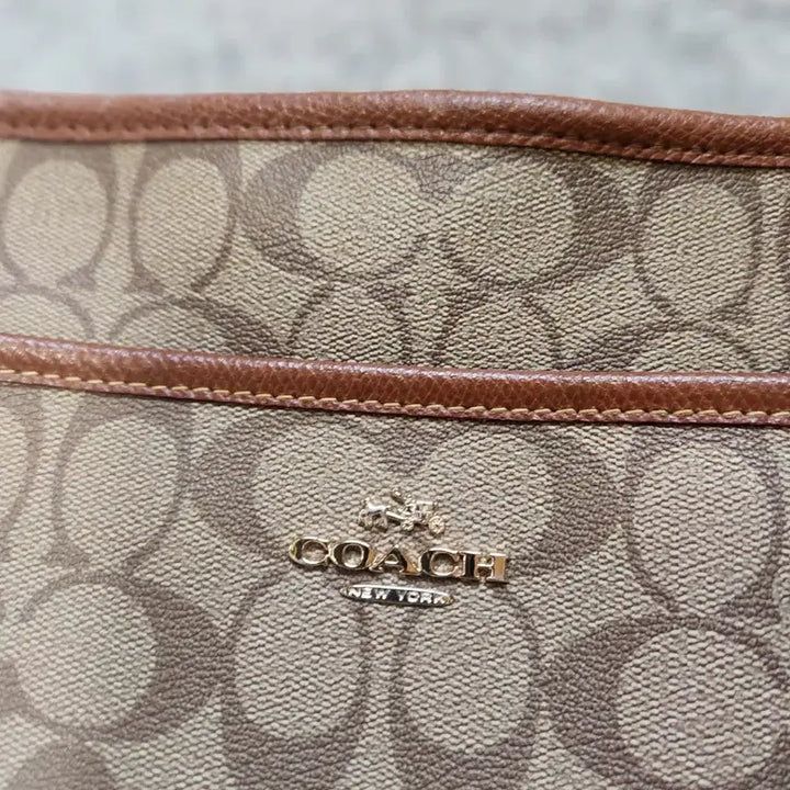 [BUNJANG] Coach Signature Crossbody Bag / 코치 시그니처 크로스백