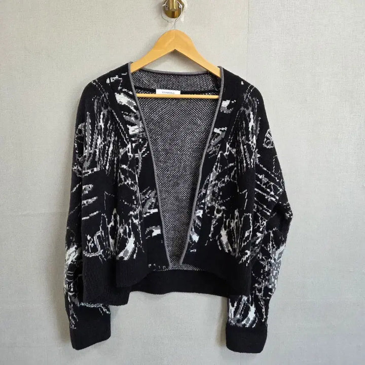 [BUNJANG] Black Pattern Cardigan (F) / 여성 블랙 패턴 노버튼 가디건 F