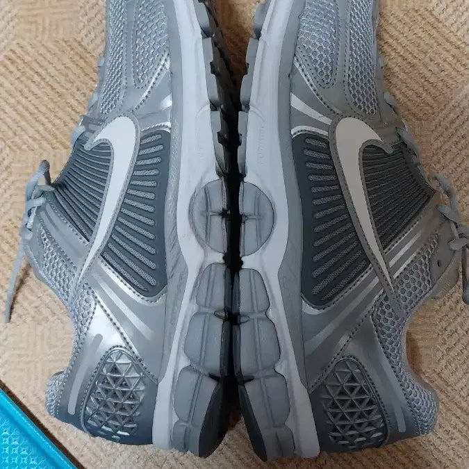 [BUNJANG] Nike Zoom Vomero 5 Sneakers / 나이키 정품 줌 보메로5. 운동화.290