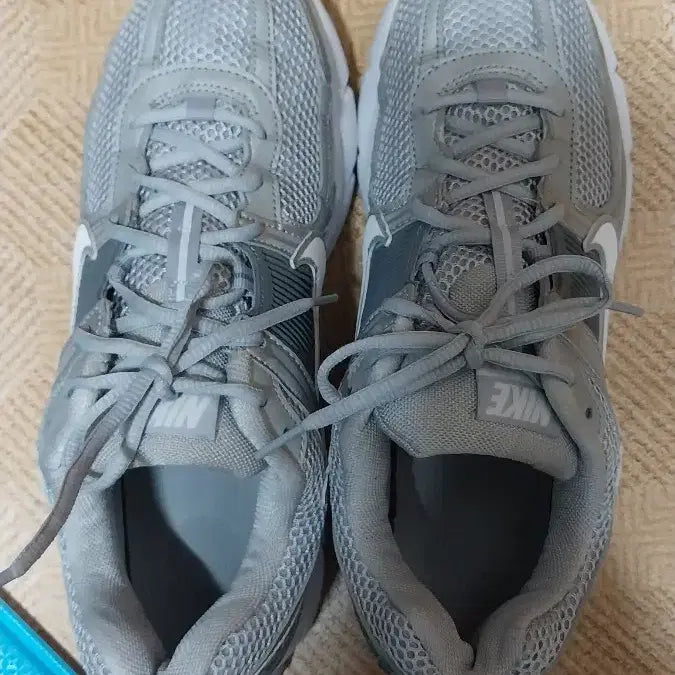 [BUNJANG] Nike Zoom Vomero 5 Sneakers / 나이키 정품 줌 보메로5. 운동화.290