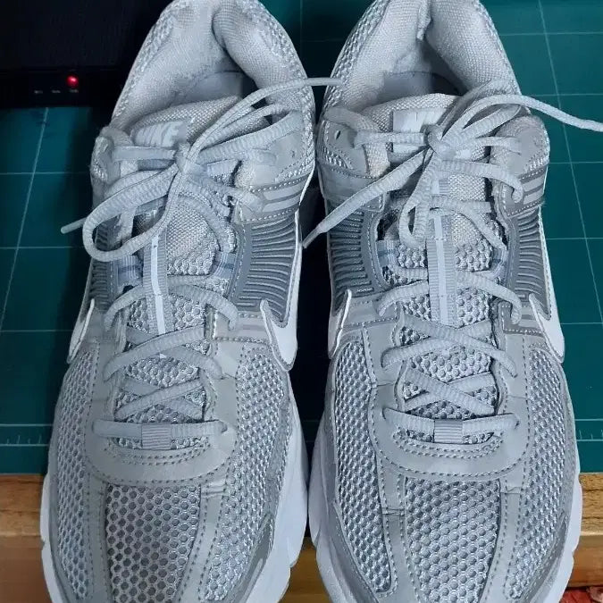 [BUNJANG] Nike Zoom Vomero 5 Sneakers / 나이키 정품 줌 보메로5. 운동화.290