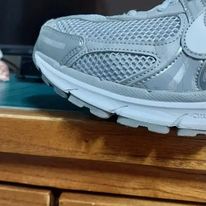 [BUNJANG] Nike Zoom Vomero 5 Sneakers / 나이키 정품 줌 보메로5. 운동화.290