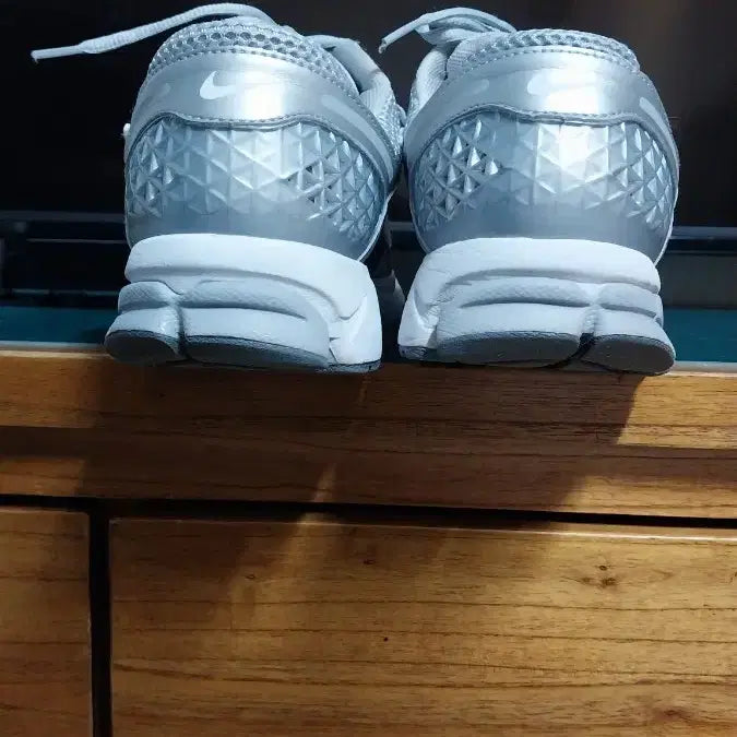 [BUNJANG] Nike Zoom Vomero 5 Sneakers / 나이키 정품 줌 보메로5. 운동화.290