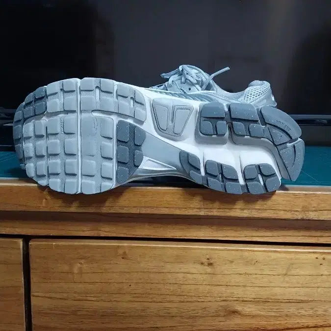 [BUNJANG] Nike Zoom Vomero 5 Sneakers / 나이키 정품 줌 보메로5. 운동화.290