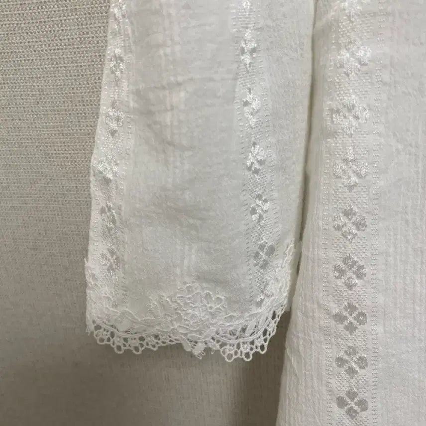 [BUNJANG] Ivory Lace Blouse / 레이스 블라우스