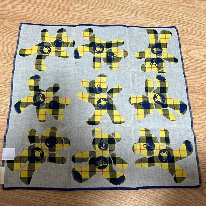 [BUNJANG] Vivienne Westwood ORB Patch Bear Pattern Handkerchief / 비비안웨스트우드 ORB패치 곰돌이 패턴 가제 손수건