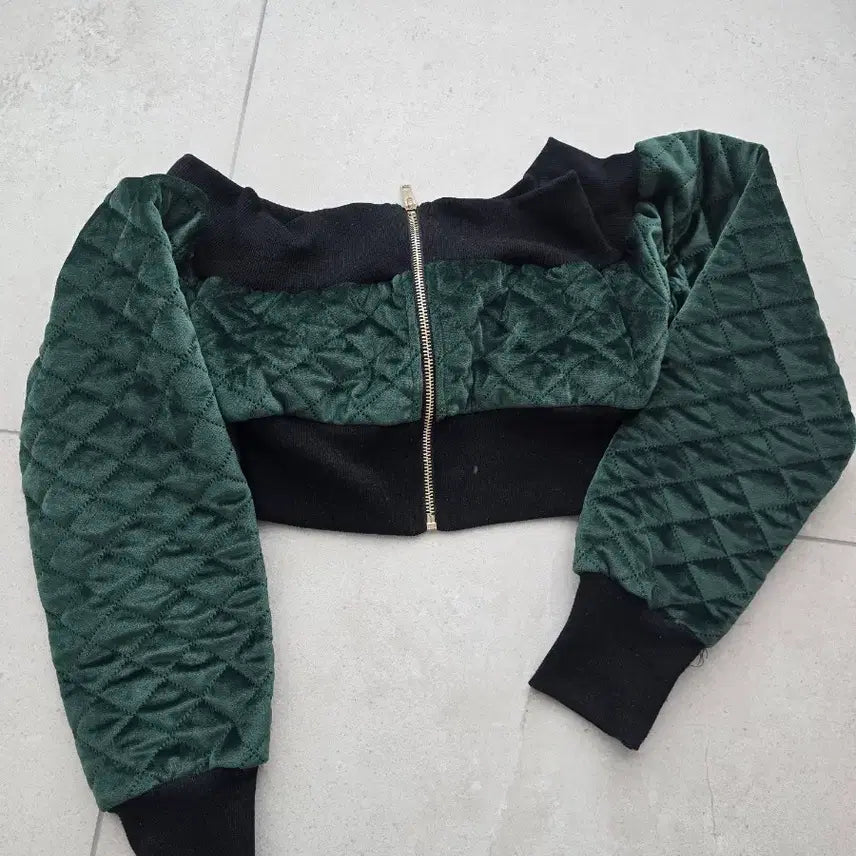 [BUNJANG] Cropped Velvet Top / 크롭 벨벳 탑
