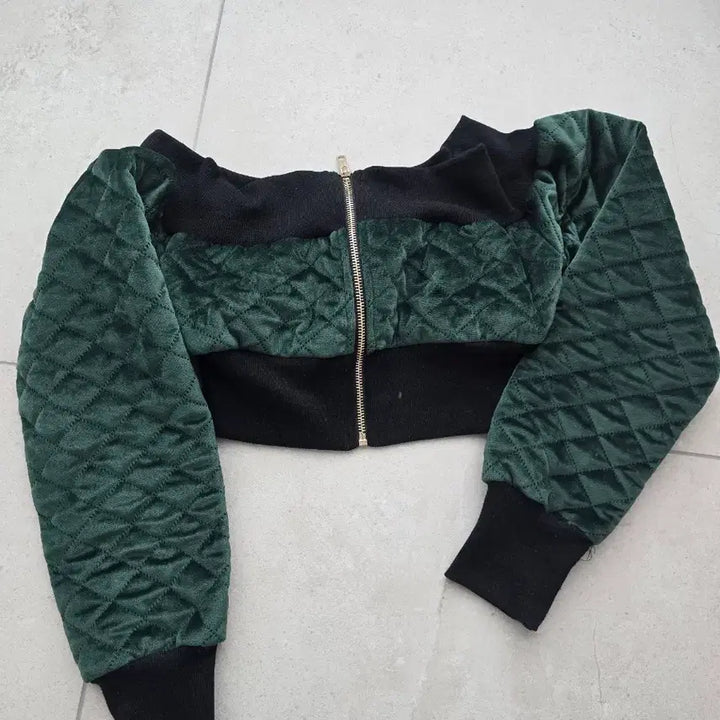 [BUNJANG] Cropped Velvet Top / 크롭 벨벳 탑